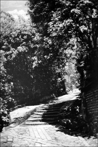Steintreppe in der Poststiege, hügelaufwärts
